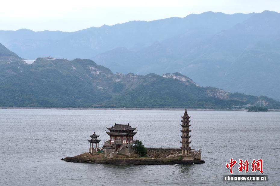 江西庐山：鄱阳湖水位上涨 千年石岛“落星墩”没入水中 - 图6