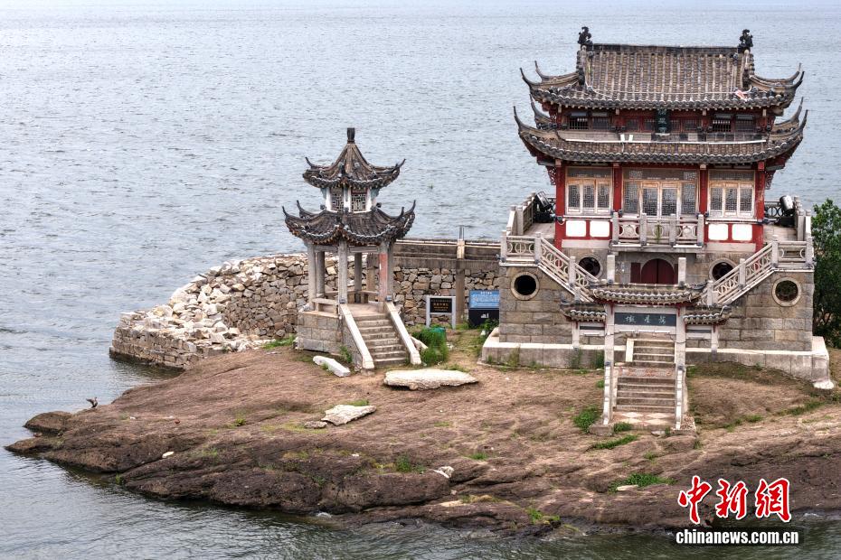 江西庐山：鄱阳湖水位上涨 千年石岛“落星墩”没入水中 - 图4