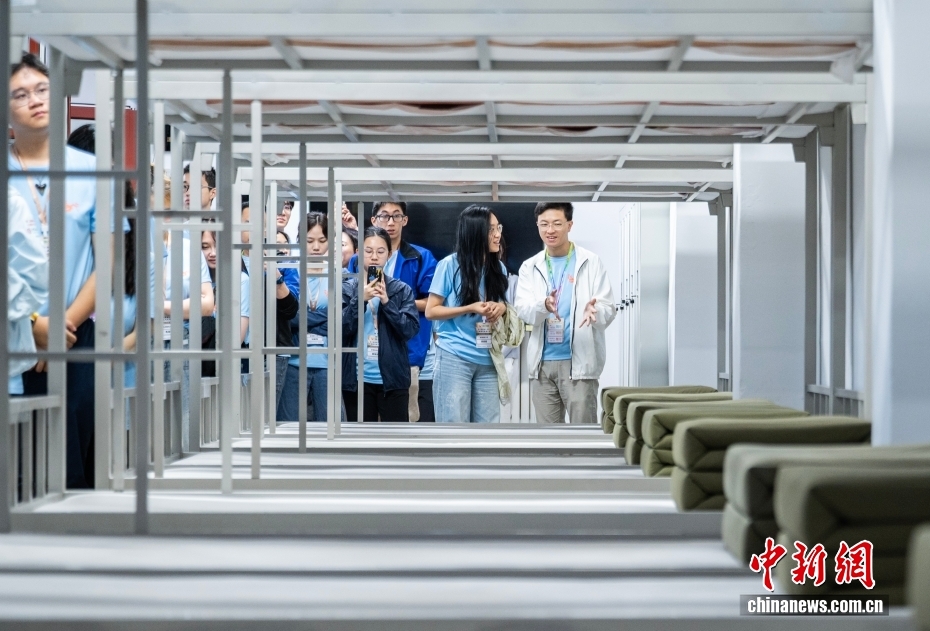 香港大学生代表参访天安门国旗护卫队 - 图4