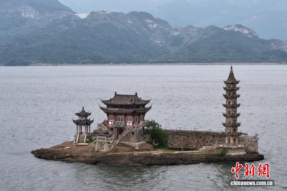 江西庐山：鄱阳湖水位上涨 千年石岛“落星墩”没入水中 - 图1