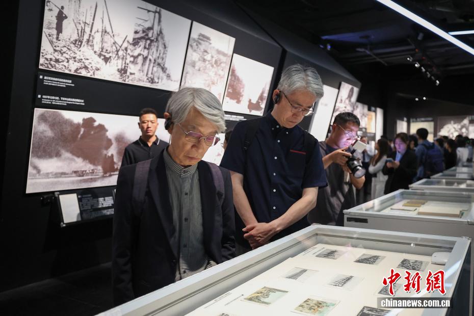中外专家学者走进侵华日军南京大屠杀遇难同胞纪念馆共忆历史祈愿和平 - 图5