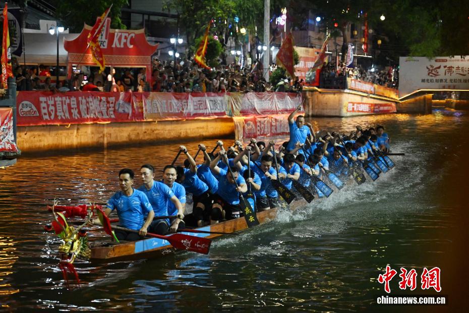 广东佛山叠滘龙船夜间训练赛上演极限漂移 - 图2