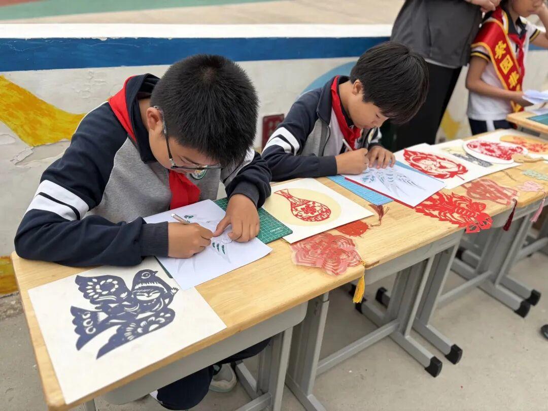 云端共绘民族情，童心逐梦展风采——威海高区实验小学“六一”主题活动绽放异彩 - 图18