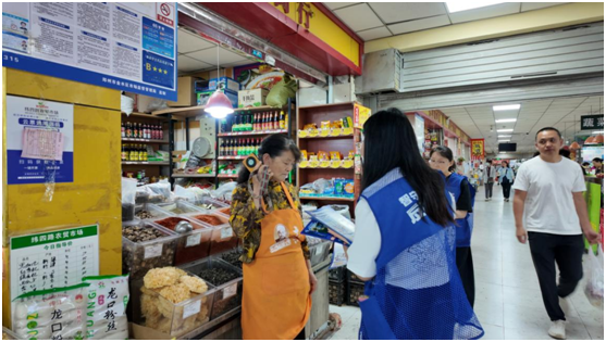 烟火气里筑防线！河南移动开展“反诈宣传进集市”活动 - 图2