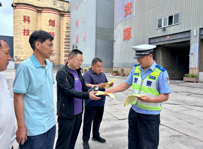 郑州交警：宣传进企业 警企携手筑平安 - 图12