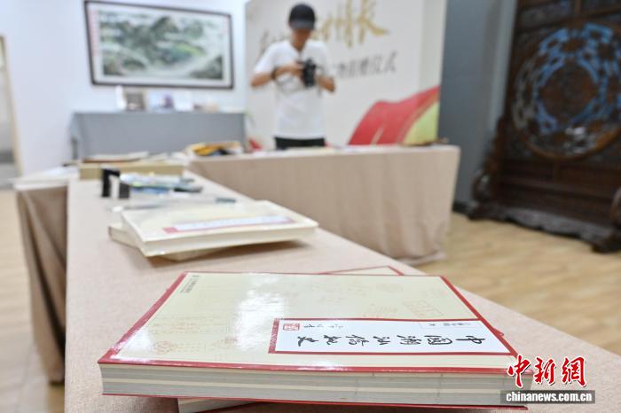 广州：暨南大学举行百廿华诞史料及实物捐赠仪式 - 图2