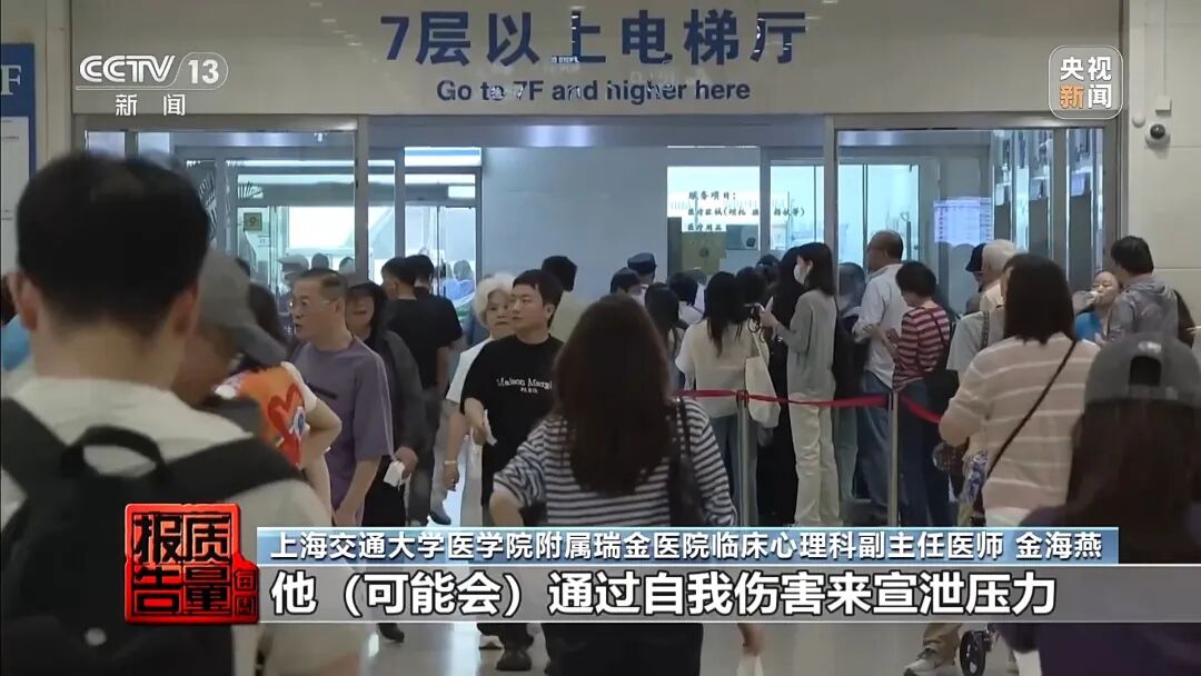 央视起底“娜塔莎”暴力解压玩具：“婴儿”玩偶被反复摔打、针扎，甚至有博主为其进行剖宫产手术，情形非常恶劣；警惕擦边“毒玩具” - 图7