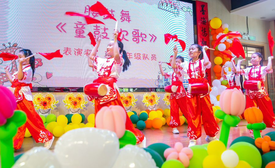 “泾”彩六一！漕泾小学办“非遗童乐会”，萌娃玩嗨了！ - 图1
