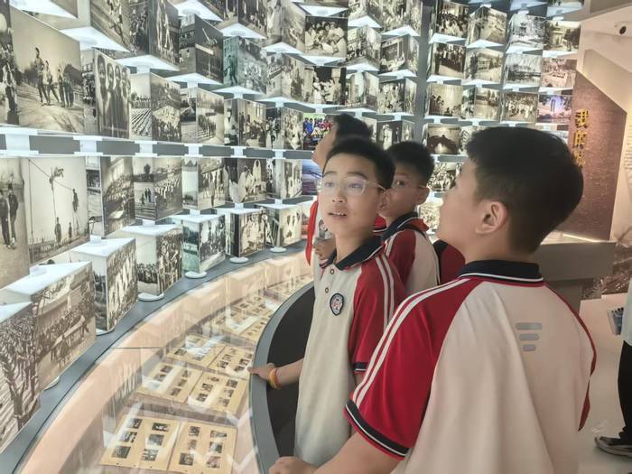 “我在报社当主编”——槐荫区润元实验学校学生走进新黄河全媒体传播集团 - 图2