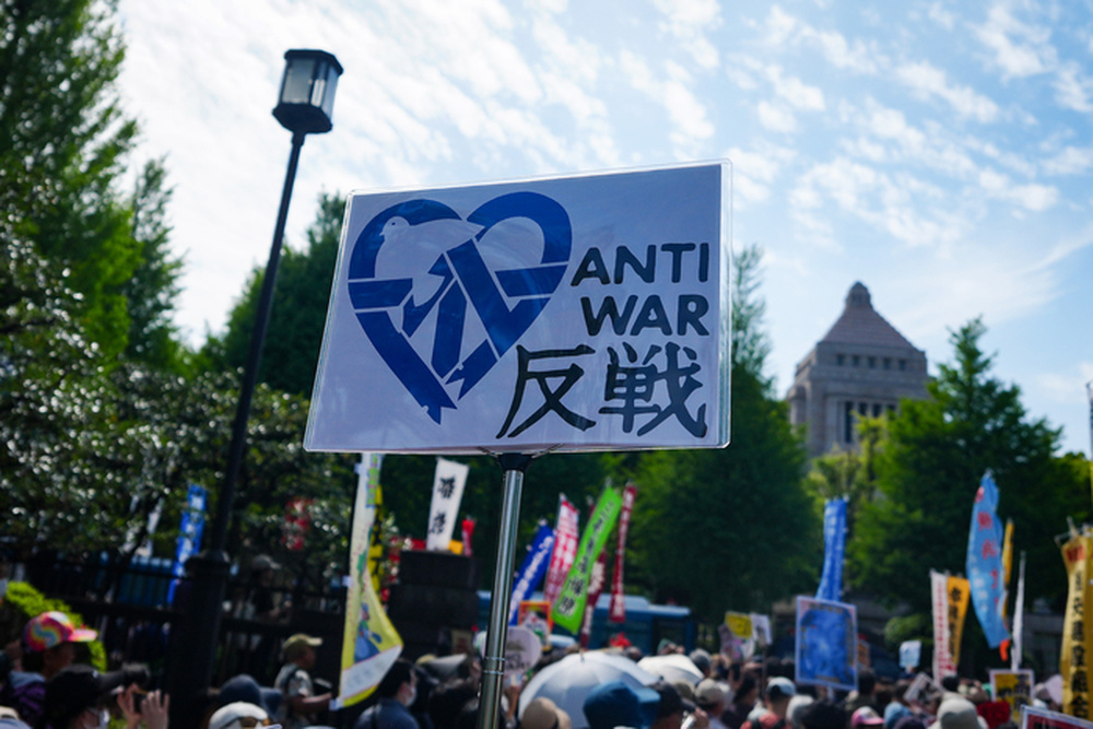 日本情报体系加速重构；埃博拉疫情疑似病例数破千；国际油价涨破90美元｜新黄河·环球午报 - 图8