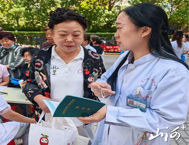 太原市大东关社区卫生服务中心开展家医签约进社区暨专家义诊活动 - 图3