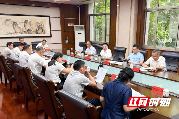 何朝晖：提升物业服务水平 共建和谐宜居家园 - 图1