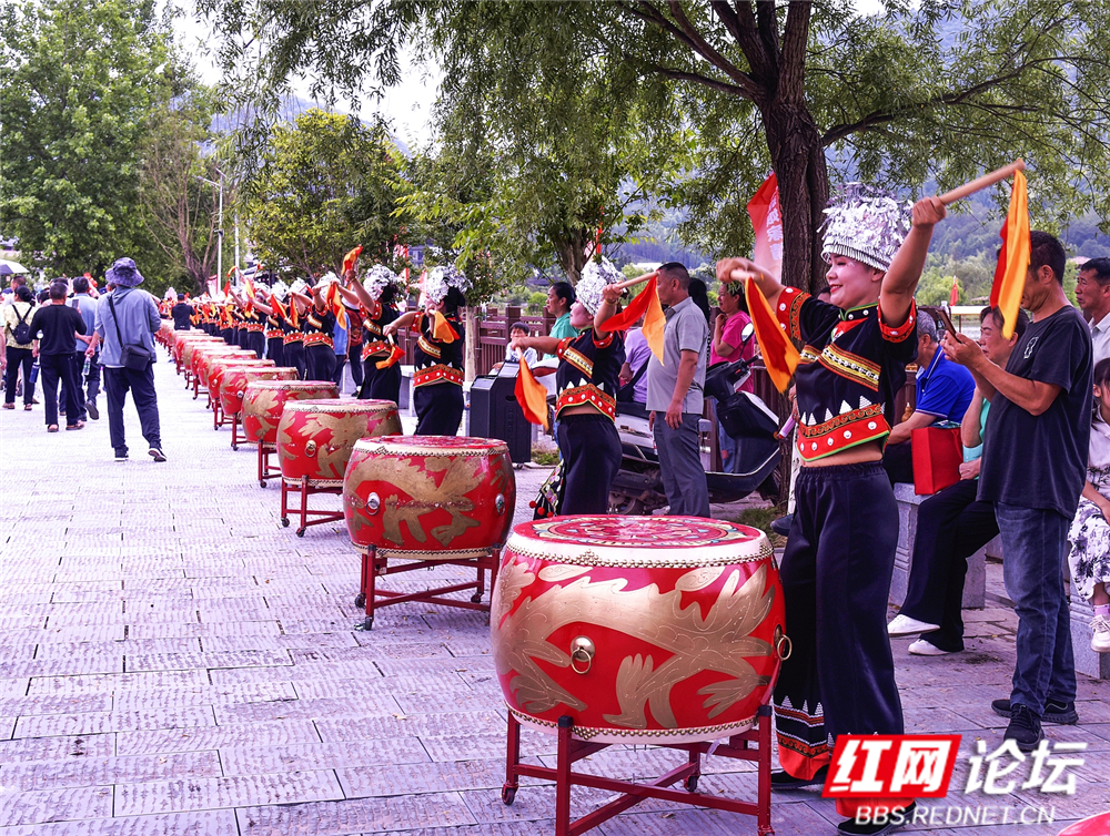「每日一图@湖南」苗鼓红、山歌亮，绥宁姑娘节氛围感拉满 - 图3