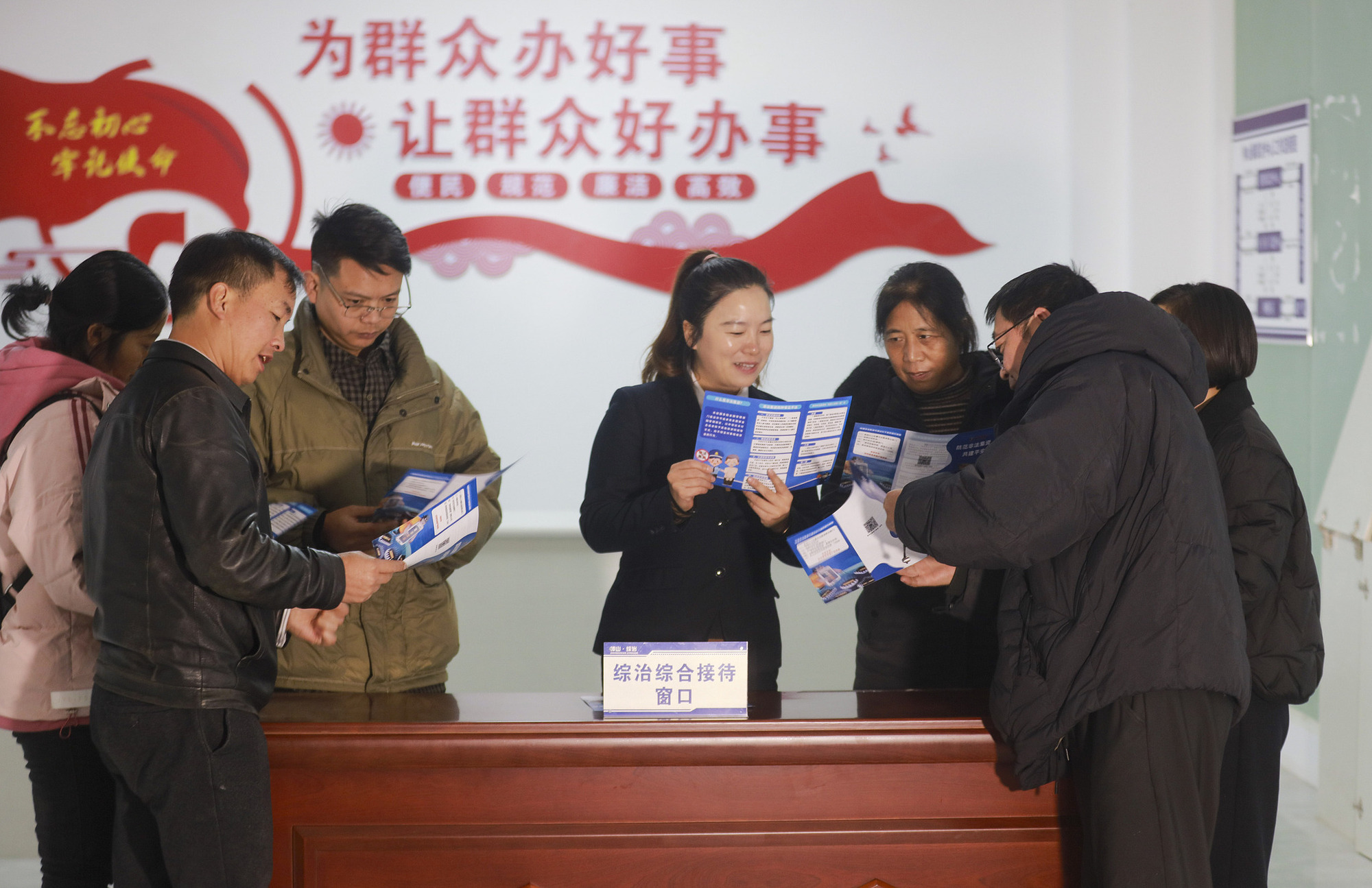 晶采观察丨“十五五”开局起步，三个“小切口”看全面依法治国“大纵深” - 图1