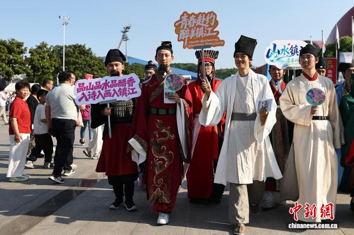绿茵燃情文旅添彩 “苏超”镇江赛场看点满满 - 图11