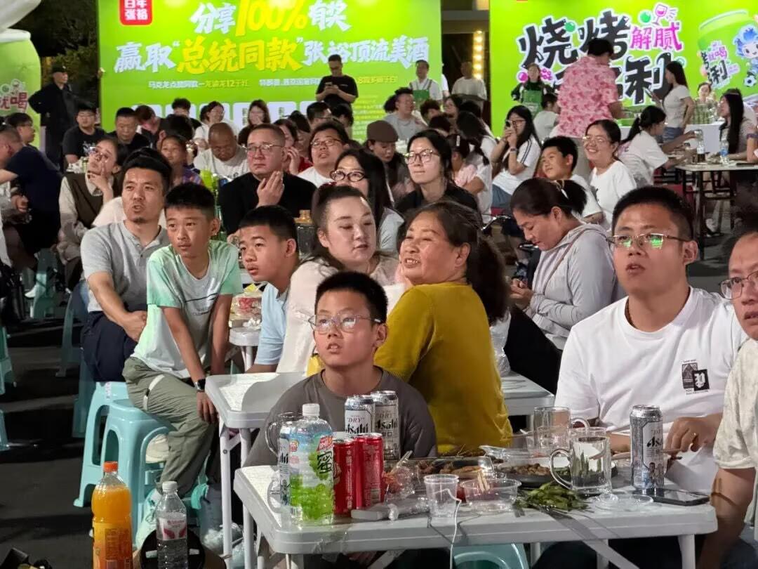 一场足球赛“燃”了一座城！齐鲁超赛上演“场外盛宴” - 图2