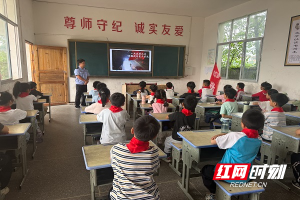 观音阁镇：情暖六一护童心 关爱相伴助成长 - 图2
