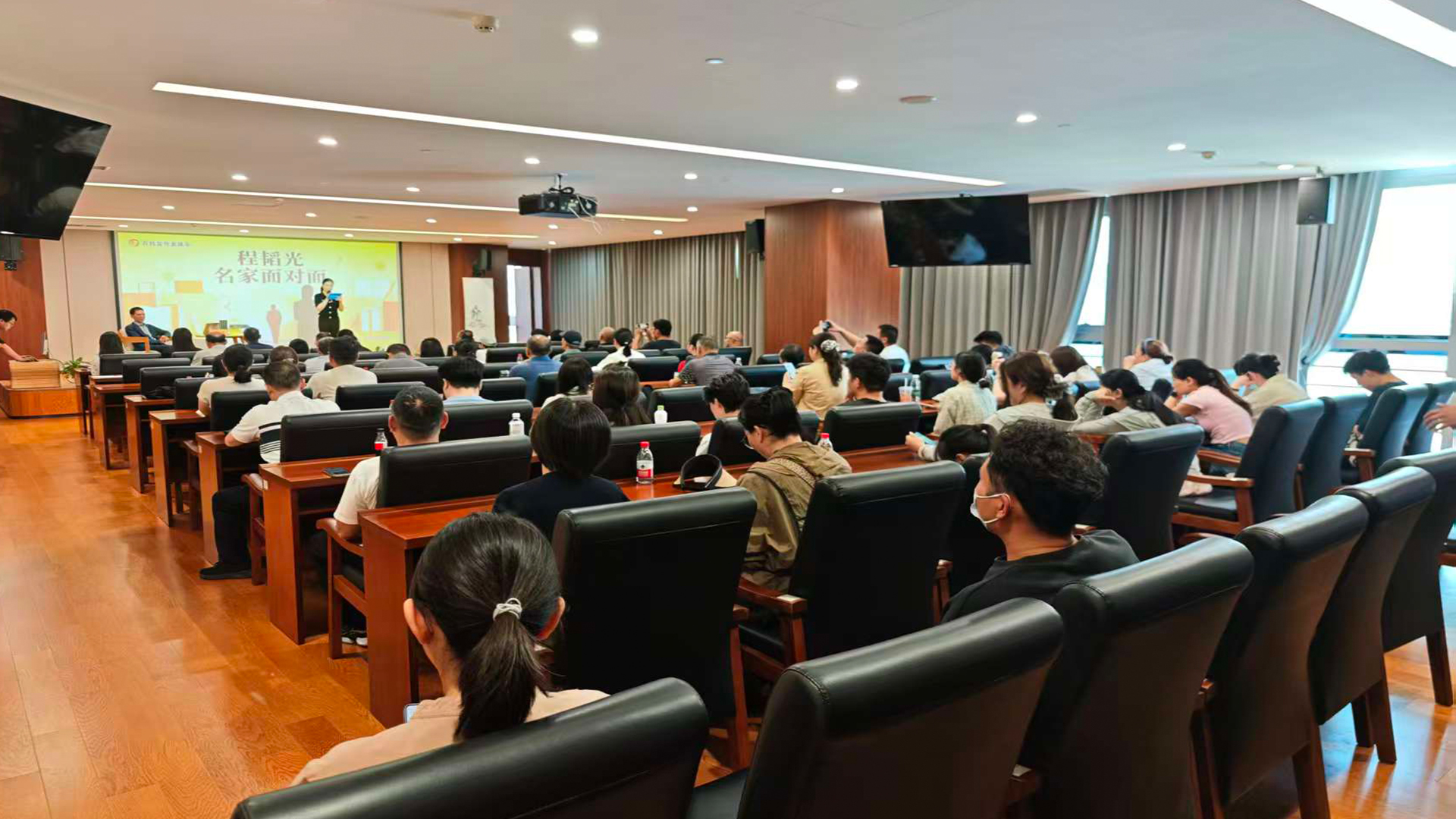 读懂郑州从哪里开始？程韬光在金水区图书馆给出了这个答案 - 图2
