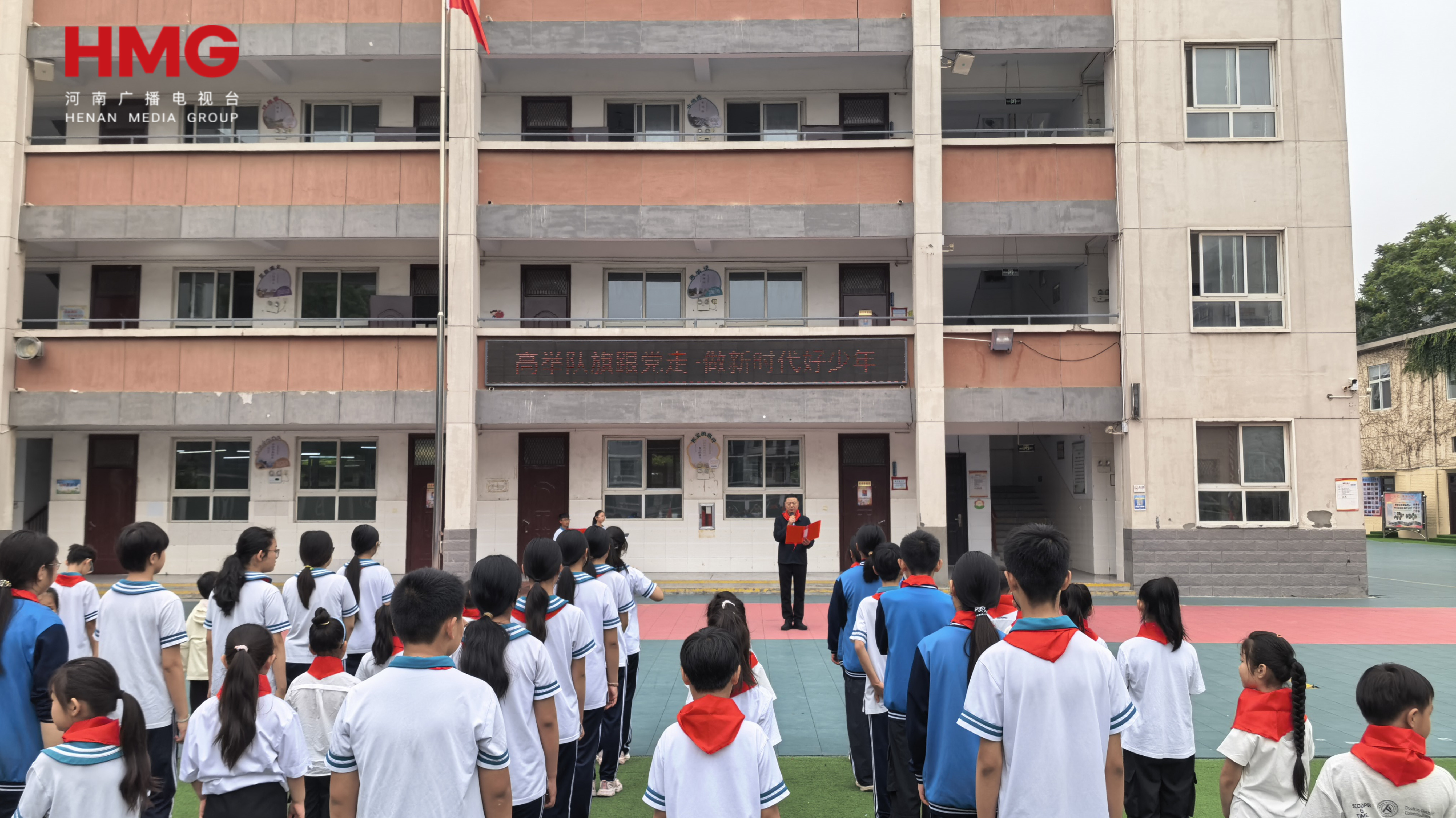 高举队旗跟党走！铁西实验小学少先队迎来新队员 - 图6