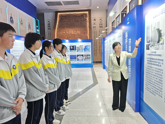 致敬科技力量！济南理工学校师生“行走的课堂”打卡2026济南科技活动周 - 图1