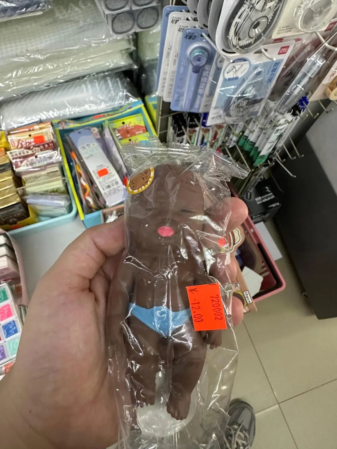 被指暴力低俗营销，网红玩具“娜塔莎”蔓延深圳学校周边文具店 - 图4
