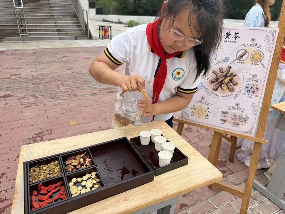 云端共绘民族情，童心逐梦展风采——威海高区实验小学“六一”主题活动绽放异彩 - 图25