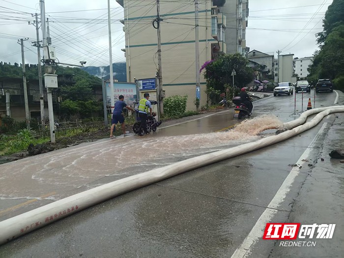 与风雨竞速 为平安护航！桑植公安交管大队全力筑牢雨天道路安全防线 - 图1