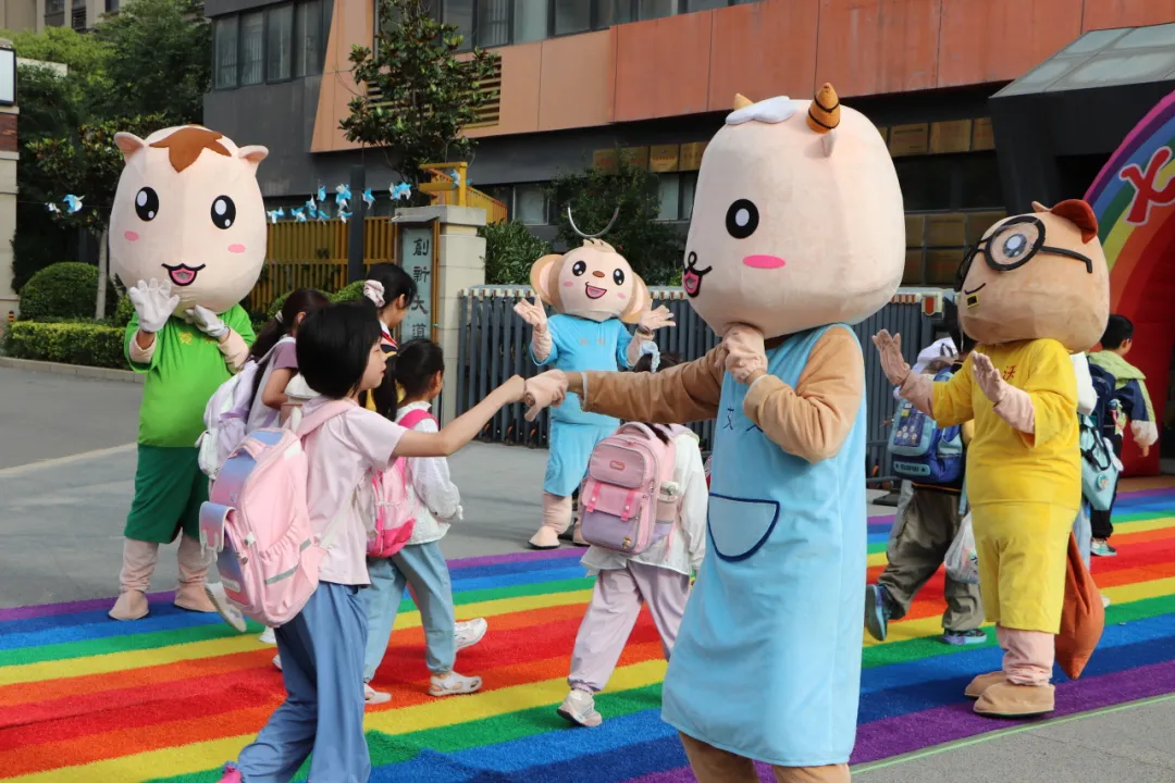 创新大道小学第六届“七巧・七彩”文化节：丰盈成长 逐光远航 - 图1