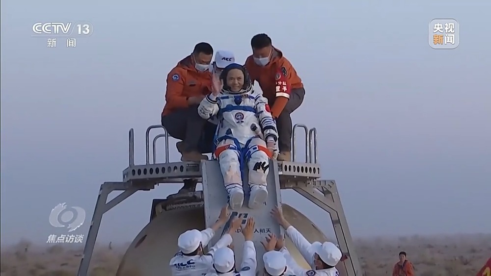 焦点访谈丨最长“太空出差”圆满收官 神舟二十一号乘组实现多个首次突破 - 图12