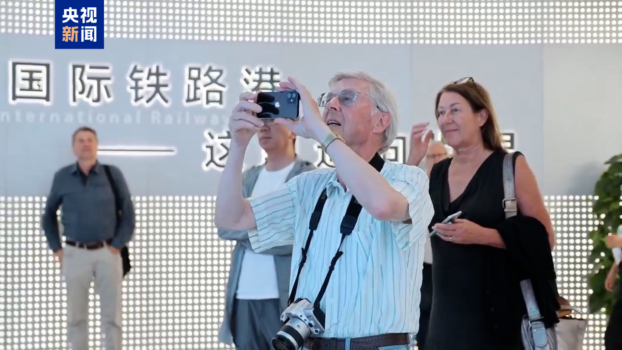 德国记者团走进巴蜀大地 感受中国发展与文明魅力 - 图2