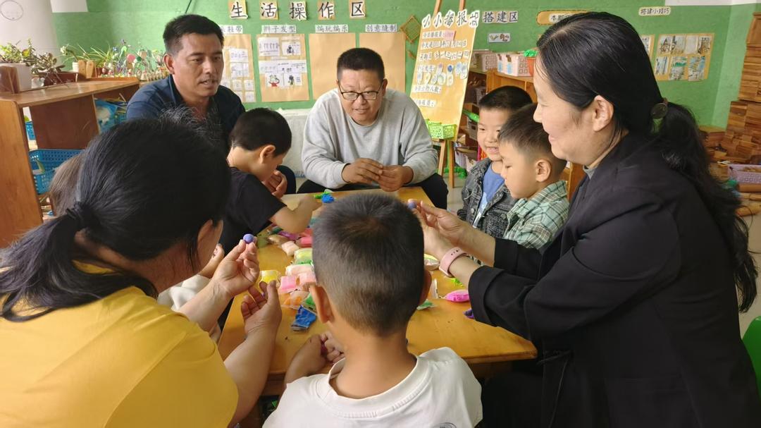 童心播种科学梦，“蓝在一起”科普进校园 - 图3