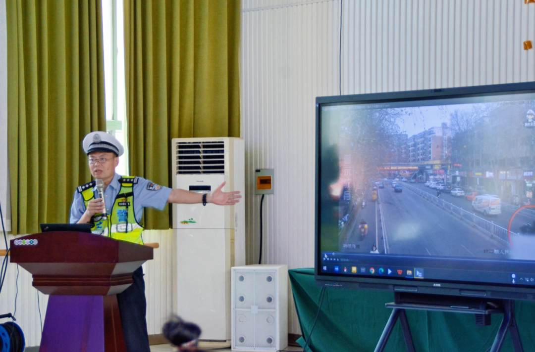 郑州交警走进盲聋哑学校 开展交通安全宣教活动 - 图3