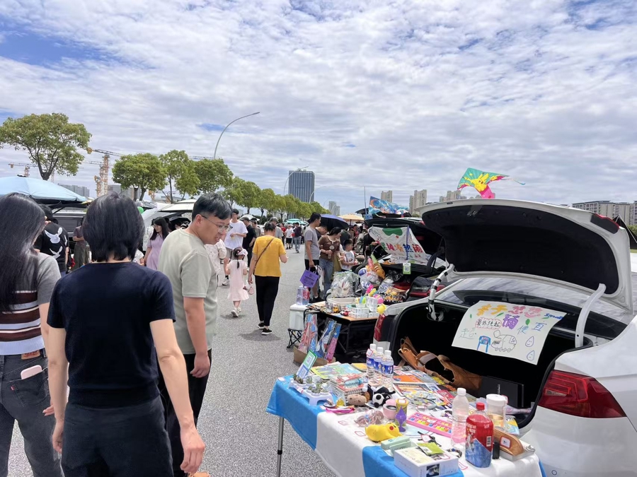 超百辆汽车后备箱变创意小铺！金山区“文明鑫市集”吸引8000余人打卡 - 图3