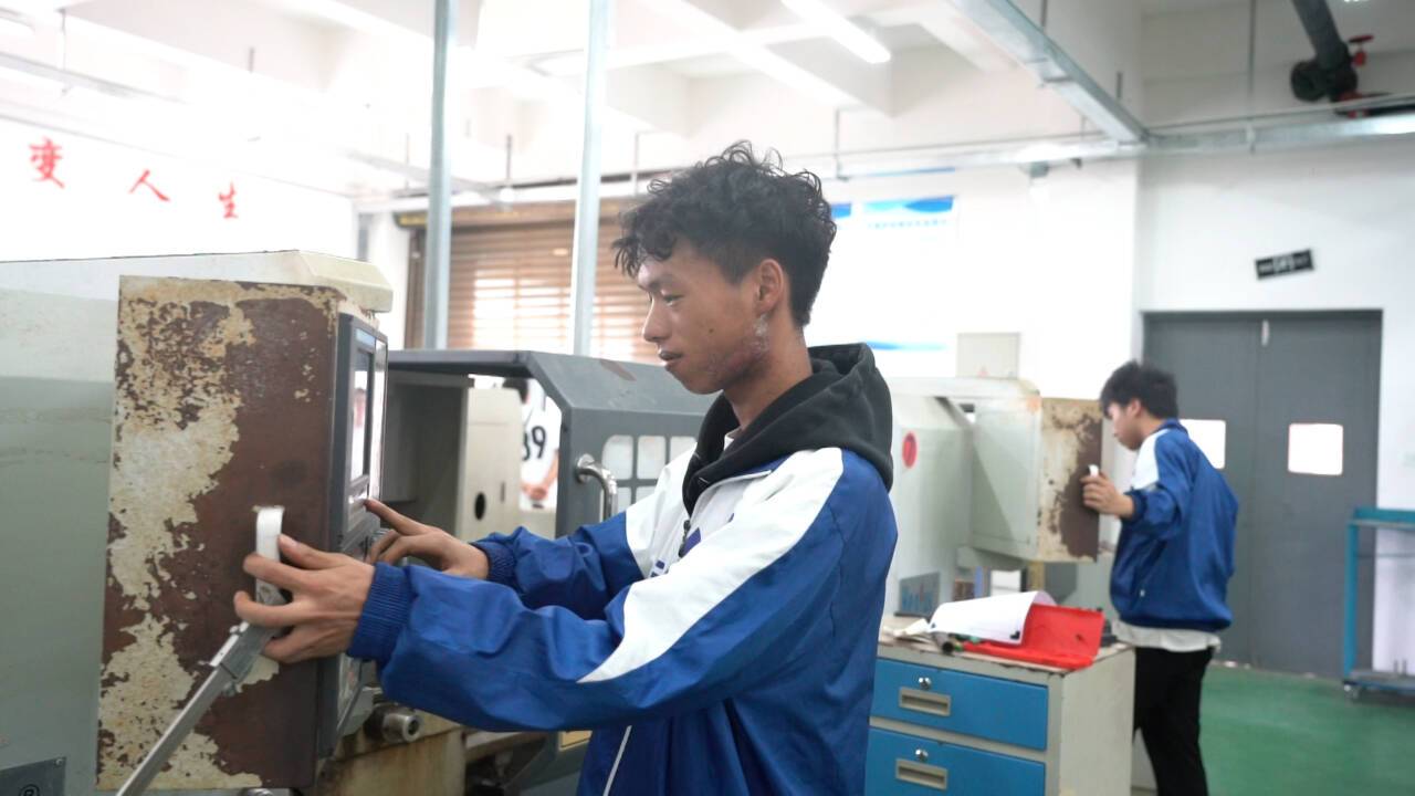 贵州丹寨：以赛促学展风采 匠心筑梦育新人 - 图3