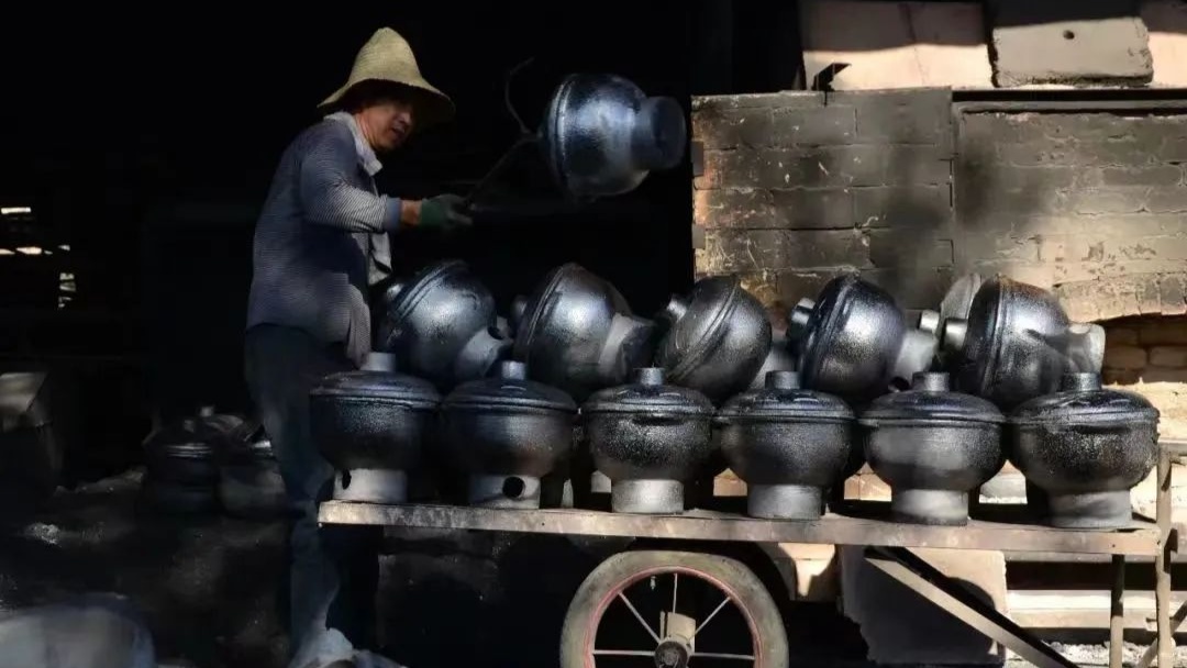 甘肃华亭：一瓦陶土承古韵，千年窑火润乡愁 - 图1