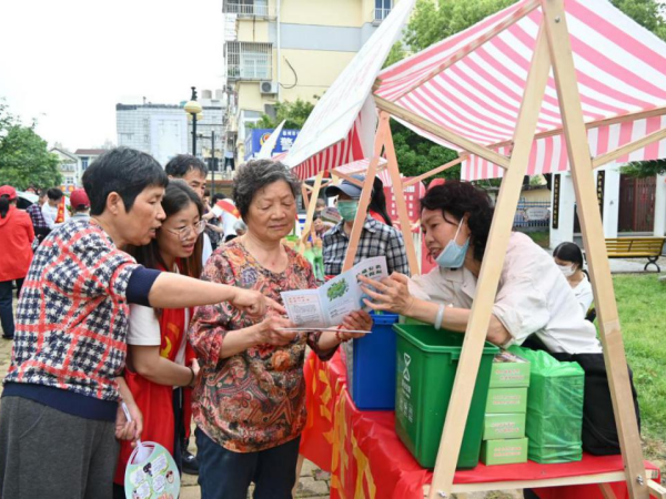 泰州姜堰区天目山街道：“居民公约”融入微集市 引领小巷治理新风尚 - 图2