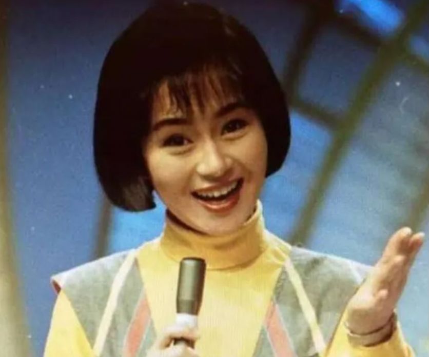 陪伴无数人成长！知名主持人“六一”退休，“当年的小朋友，现在都成家长了” - 图5