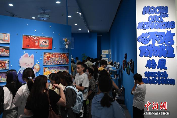 四川美术学院2026毕业作品展吸引观众 - 图5