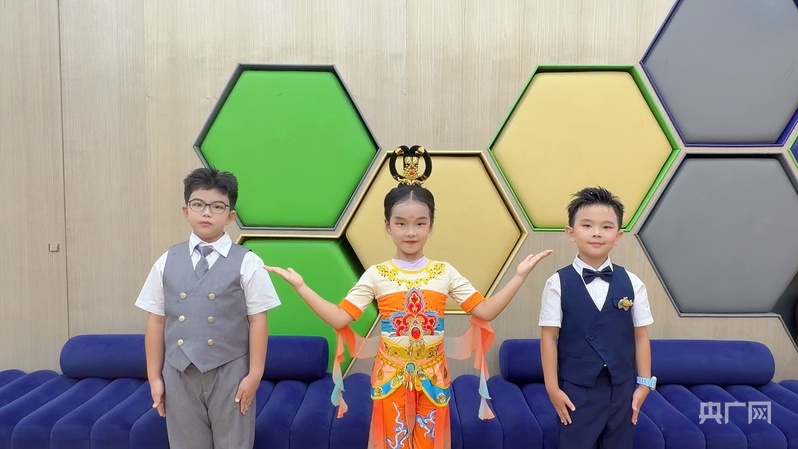 童声诵经典，文脉润童心——深圳以经典诵读致敬六一儿童节 - 图1
