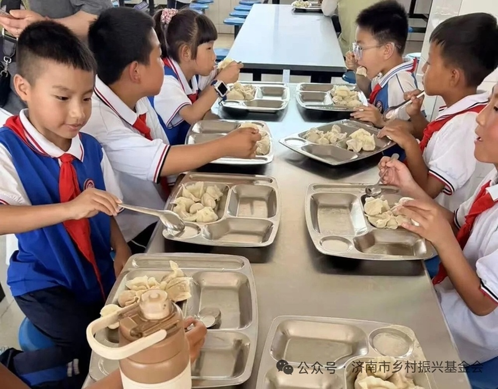 城乡结伴，逐梦同行 “一束光·手拉手”公益活动点亮窝铺小学童心梦想 - 图6