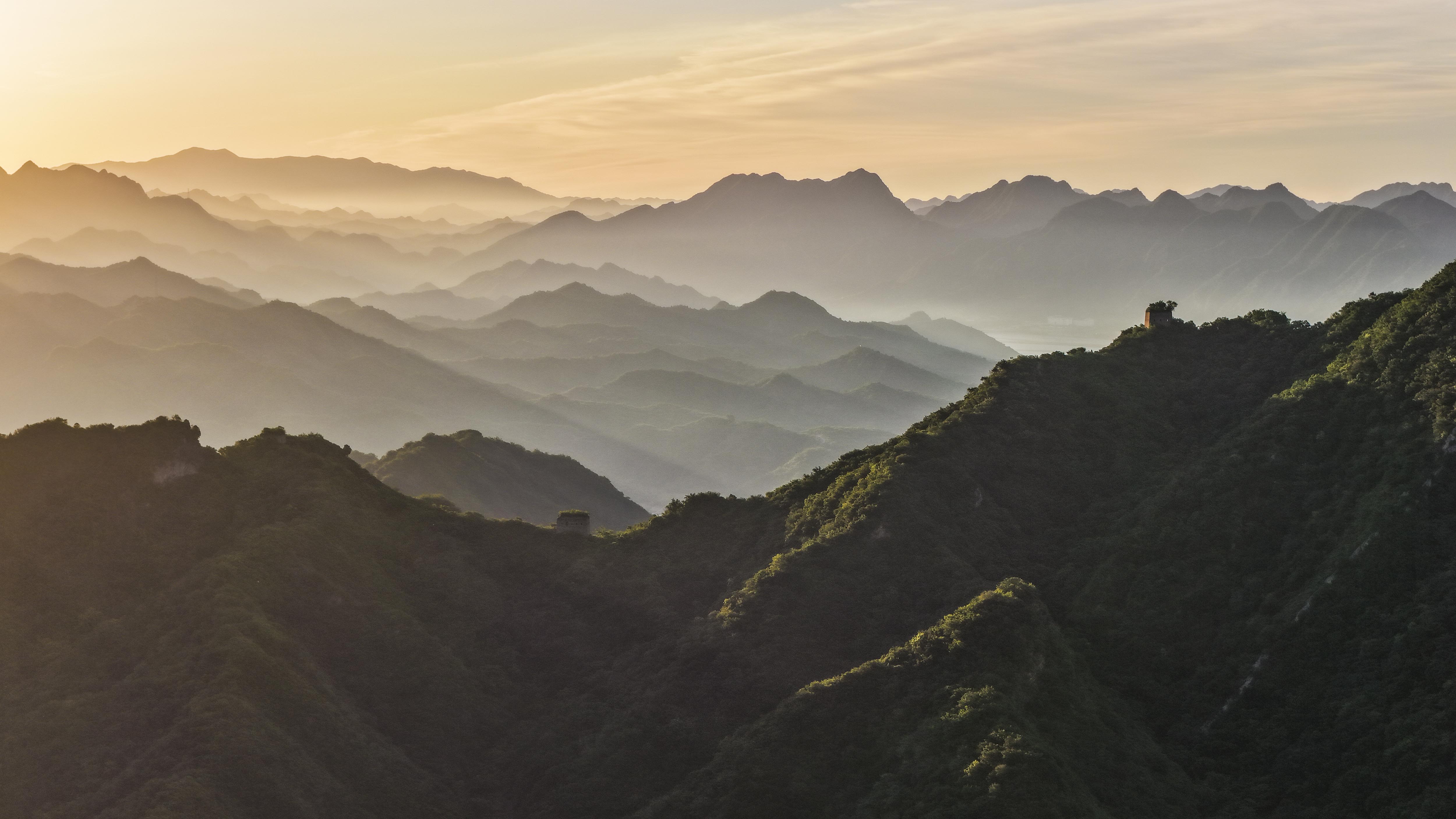 河北迁西：晨光碧水映长城# - 图1