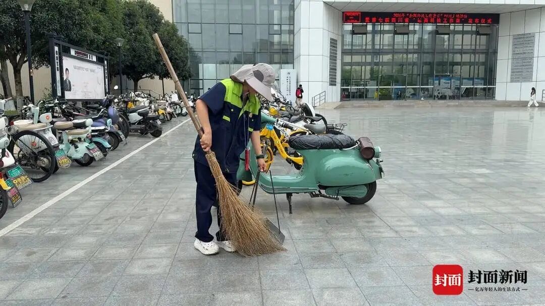 33岁环卫女工考上成都理工硕士研究生：比聪明的人多努力一点，比努力的人多用心一点 - 图2