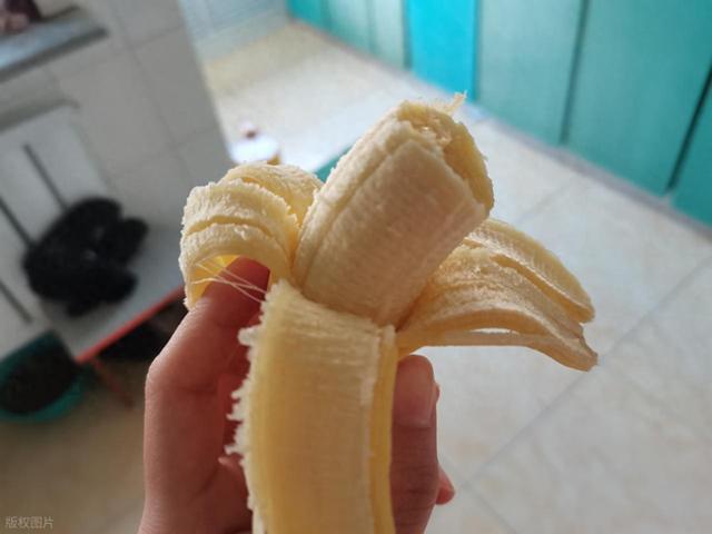 男子每天吃三四根香蕉补钾，连吃半个月后进了ICU - 图1