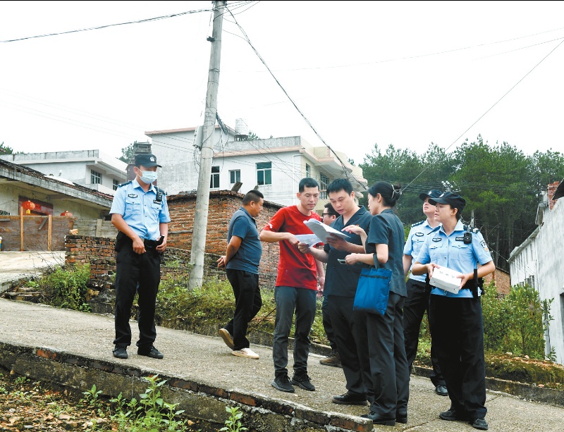 长汀“村居法官”司法服务通万家 - 图1