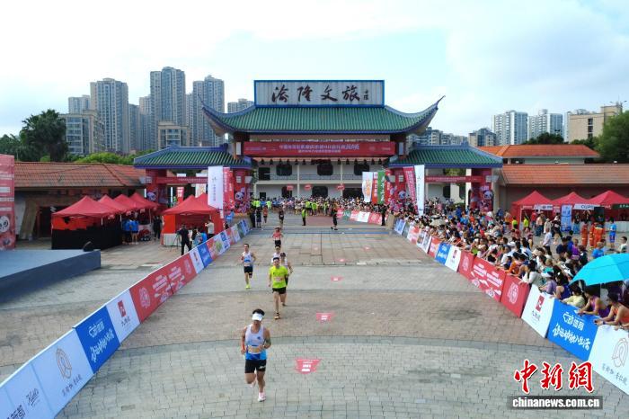 四十年接力 重庆历史最悠久的长跑比赛鸣枪起跑 - 图2