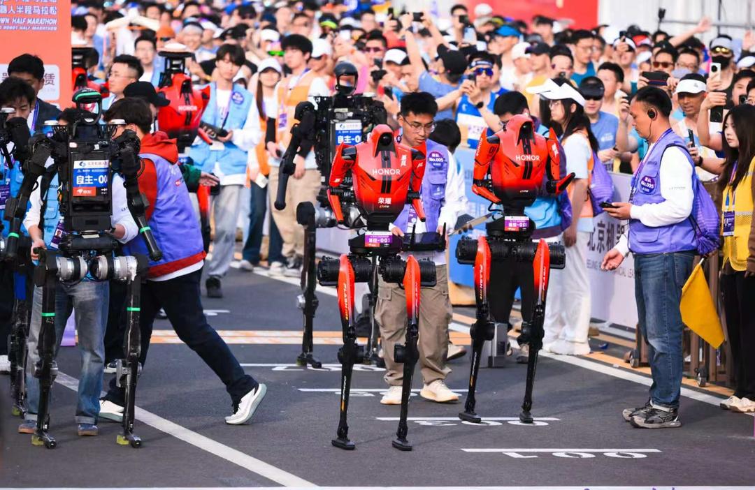 半马纪录被机器人打破，深圳机器人产业为何能狂飙？ - 图1