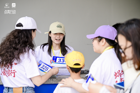 世界冠军庞清助阵 “与光同行·让爱无碍”2026错袜行动公益跑在京圆满举行 - 图12