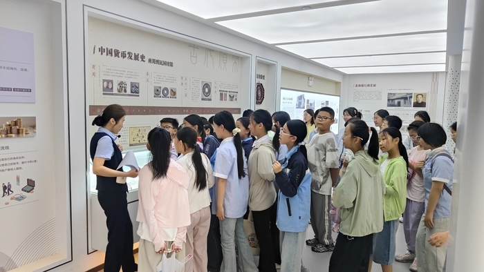 “感悟红色金融底蕴 涵养少年家国情怀”莱芜花园学校五（8）中队开展研学实践活动 - 图2