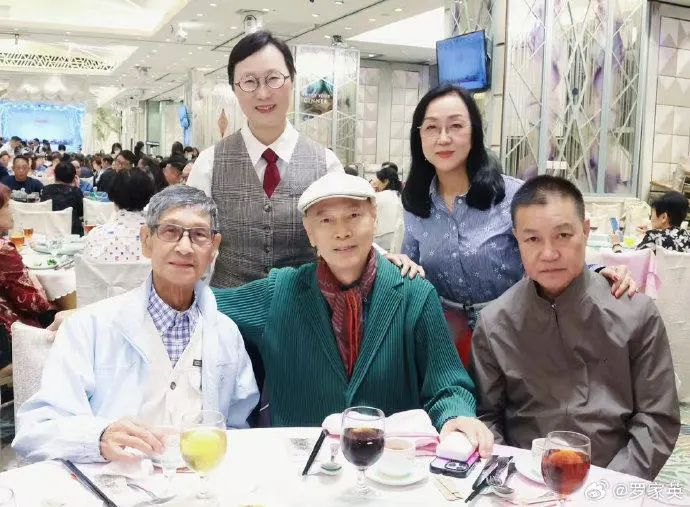 香港又一位“金牌绿叶”去世！被誉为“千面如来”，师弟罗家英发文悼念 - 图3