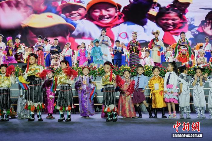 2026年西藏自治区“六一”少儿文艺晚会在拉萨市举行 - 图2